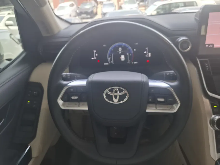 تويوتا لاندكروزر GXR3 2025 