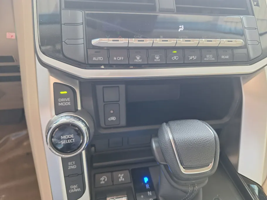 تويوتا لاندكروزر GXR3 2025 