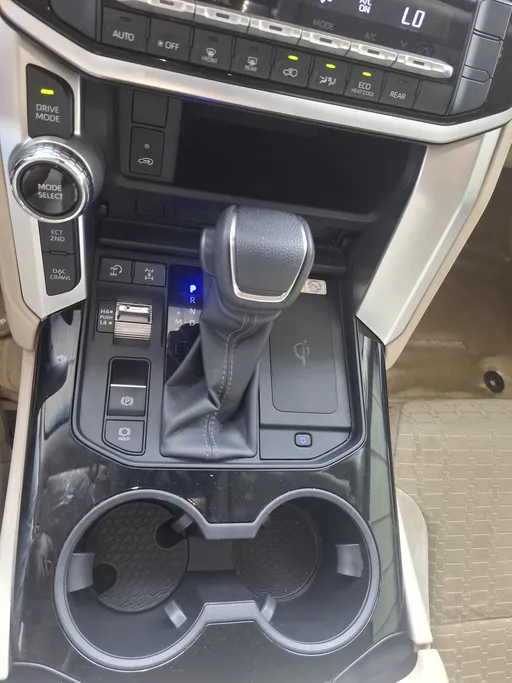 تويوتا لاندكروزر GXR3 2025 