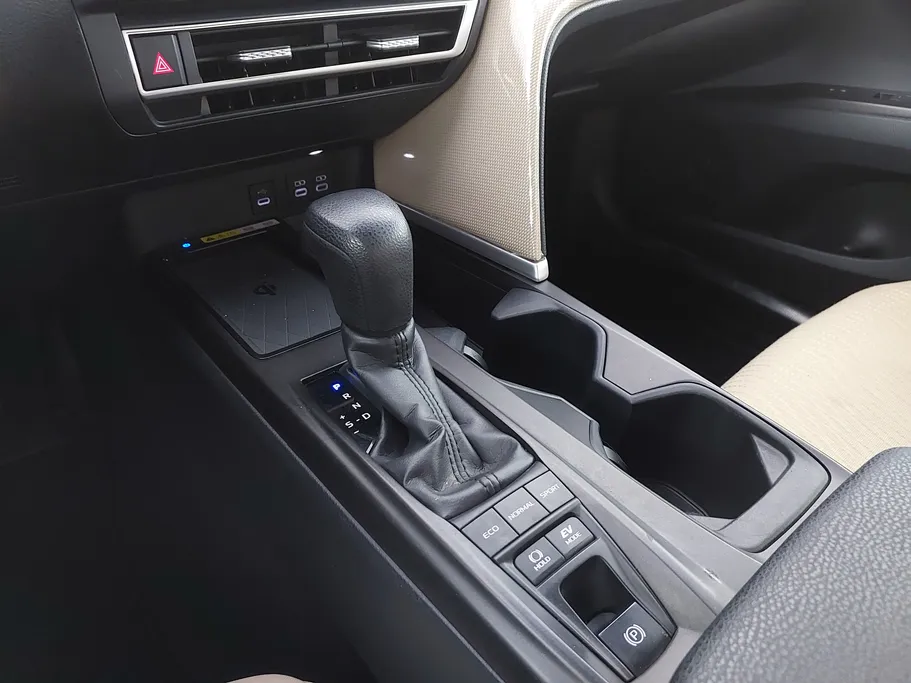 2025 تويوتا Camry  E HEV 