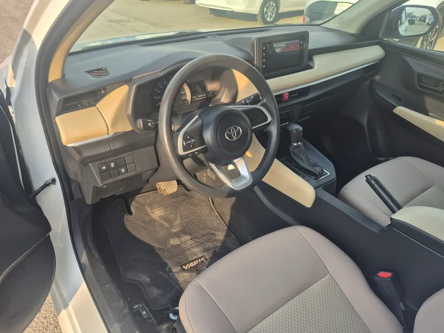 2023 Toyota Yaris  Y 