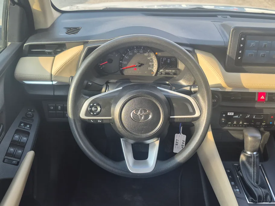 2023 Toyota Yaris  Y 
