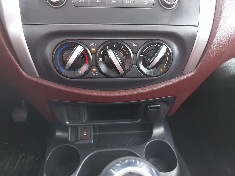 2020 Nissan Navara SE 