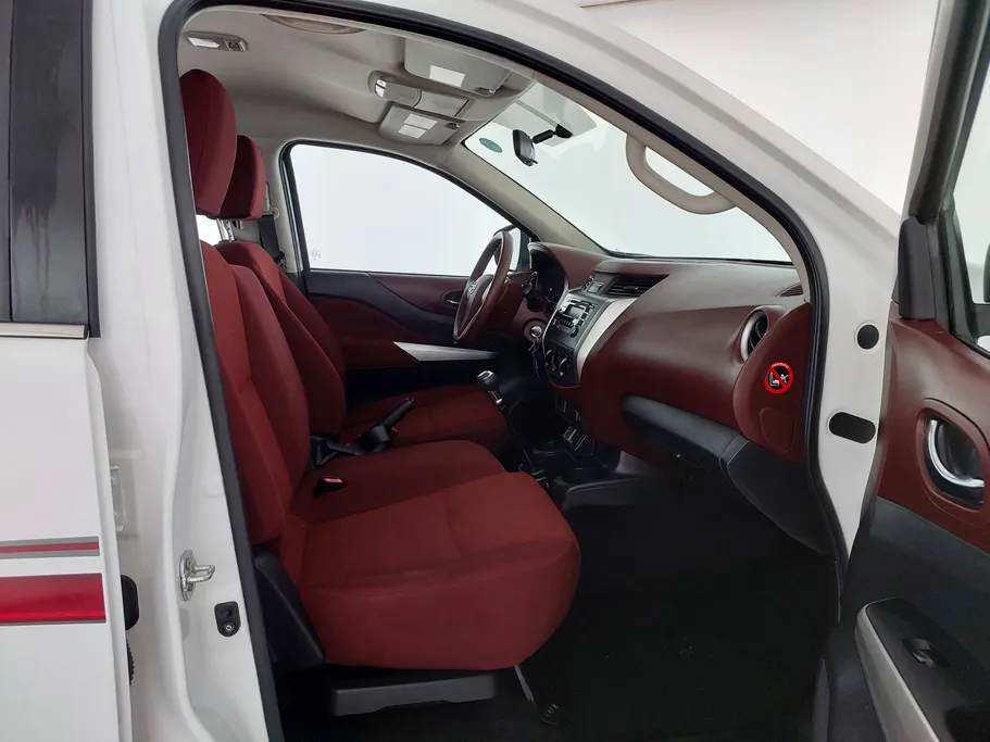 2020 Nissan Navara SE 