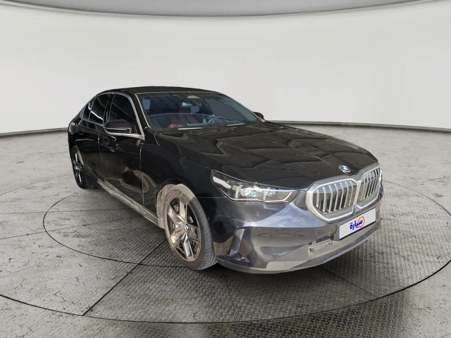 بي ام دبليو الفئة الخامسة 520i 2024 