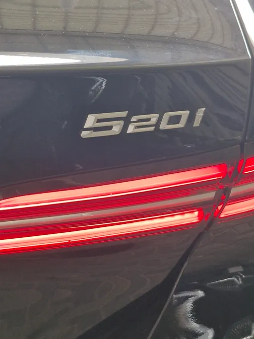 بي ام دبليو الفئة الخامسة 520i 2024 