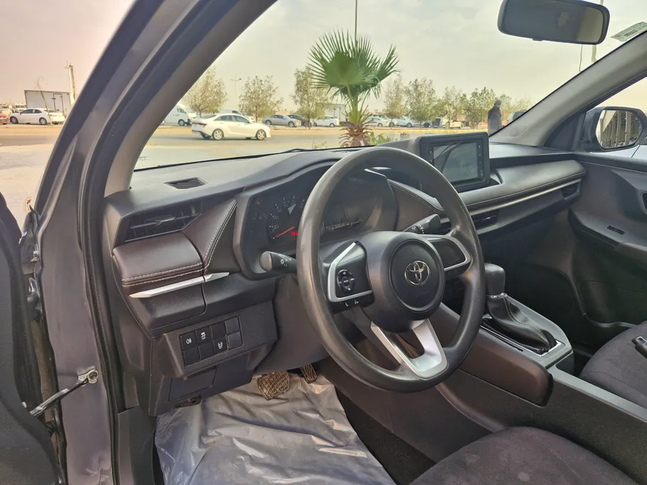 2023 Toyota Yaris  Y 