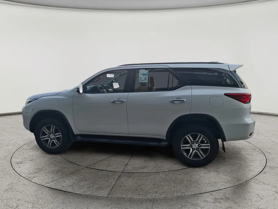 2023 Toyota Fortuner VX 
