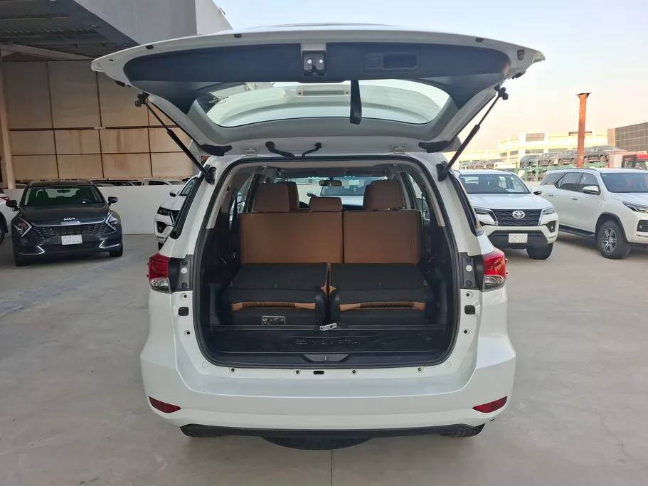 2023 Toyota Fortuner VX 