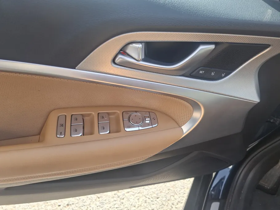 2024 Genesis G70 Prestige 