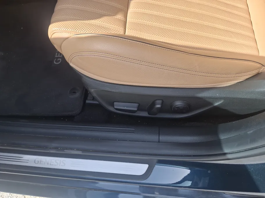 2024 Genesis G70 Prestige 