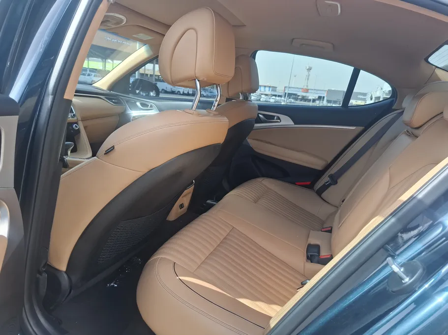 2024 Genesis G70 Prestige 