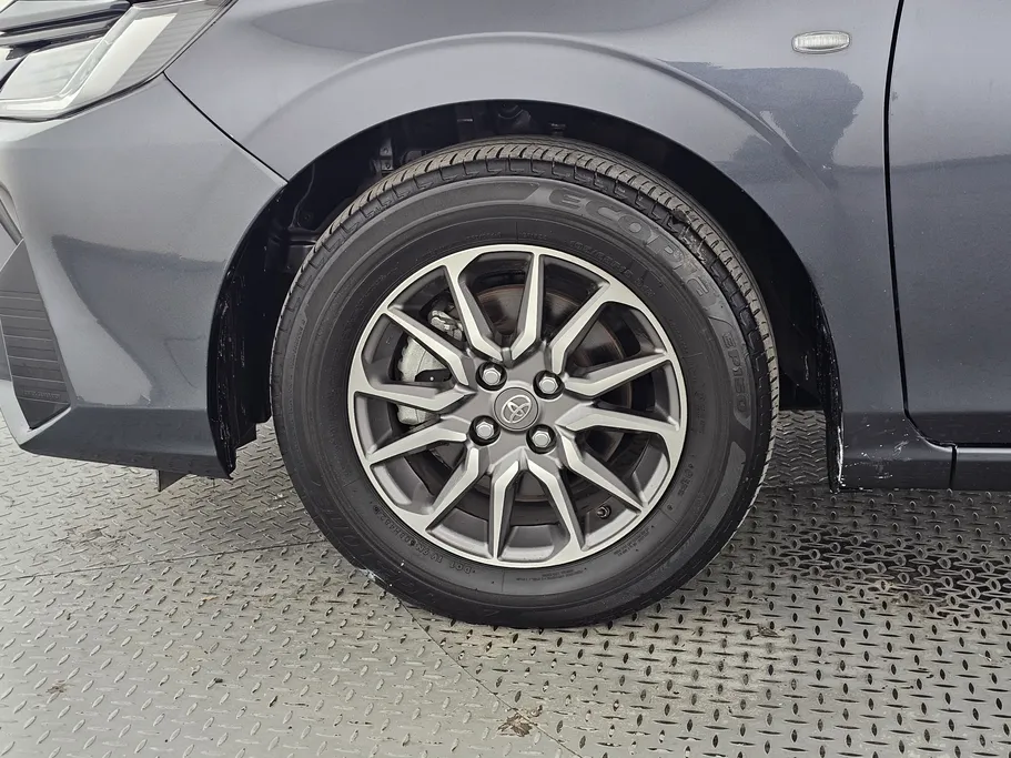 2024 Toyota Yaris  Y 