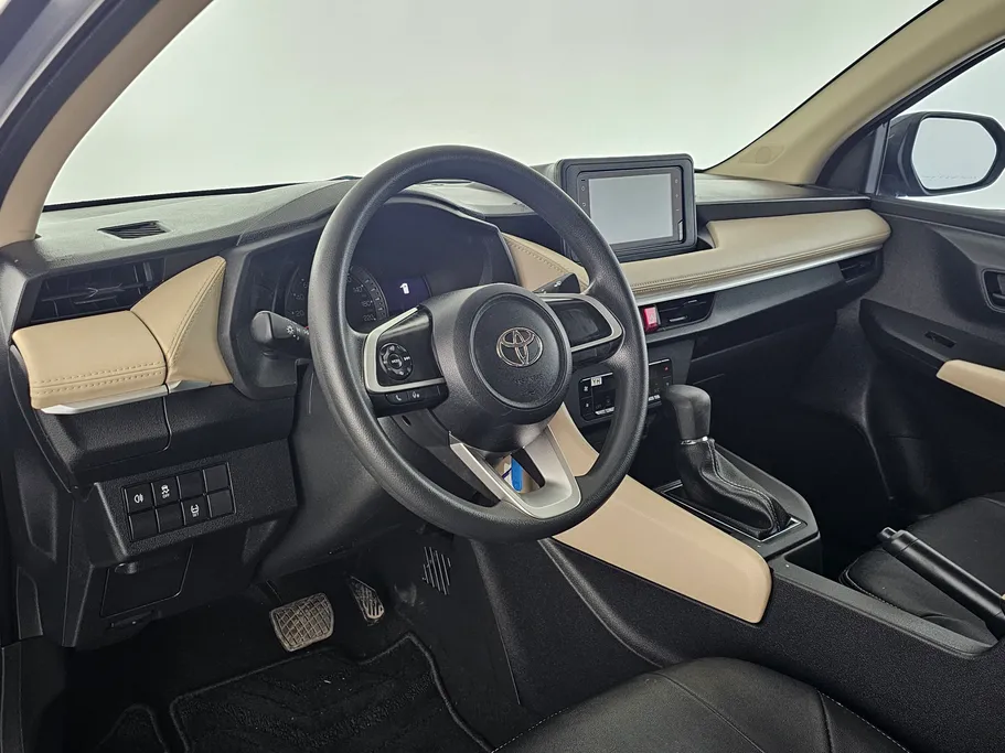 2024 Toyota Yaris  Y 