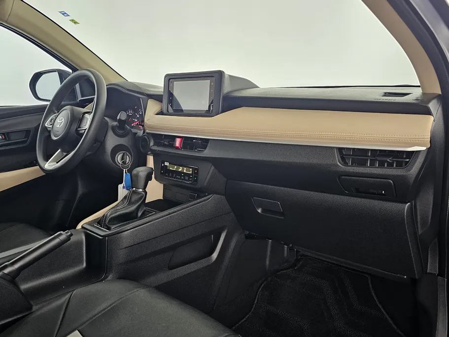 2024 Toyota Yaris  Y 
