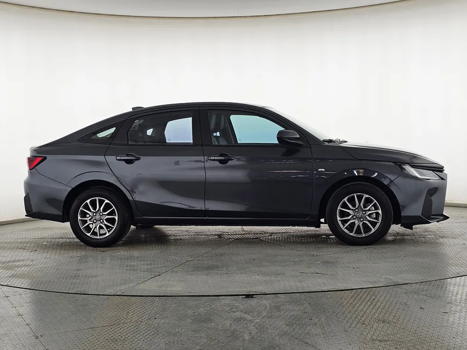 2024 Toyota Yaris  Y 