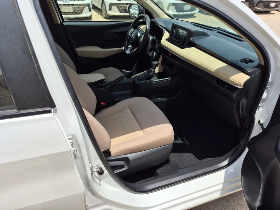 2023 Toyota Yaris  Y 