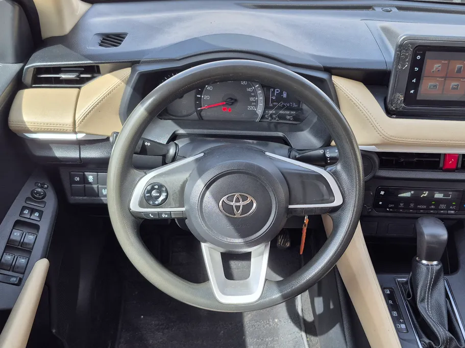 2023 Toyota Yaris  Y 