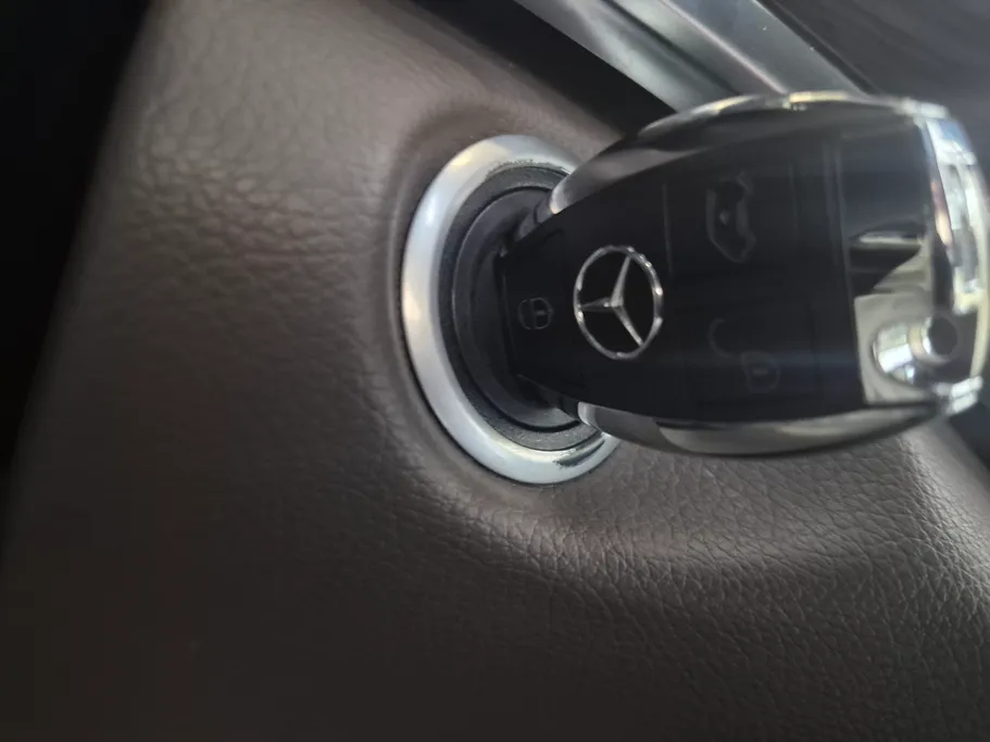 2023 Mercedes V250 Van 