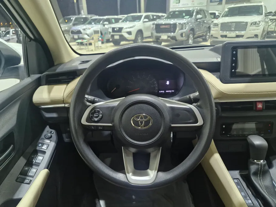 2024 Toyota Yaris  Y 