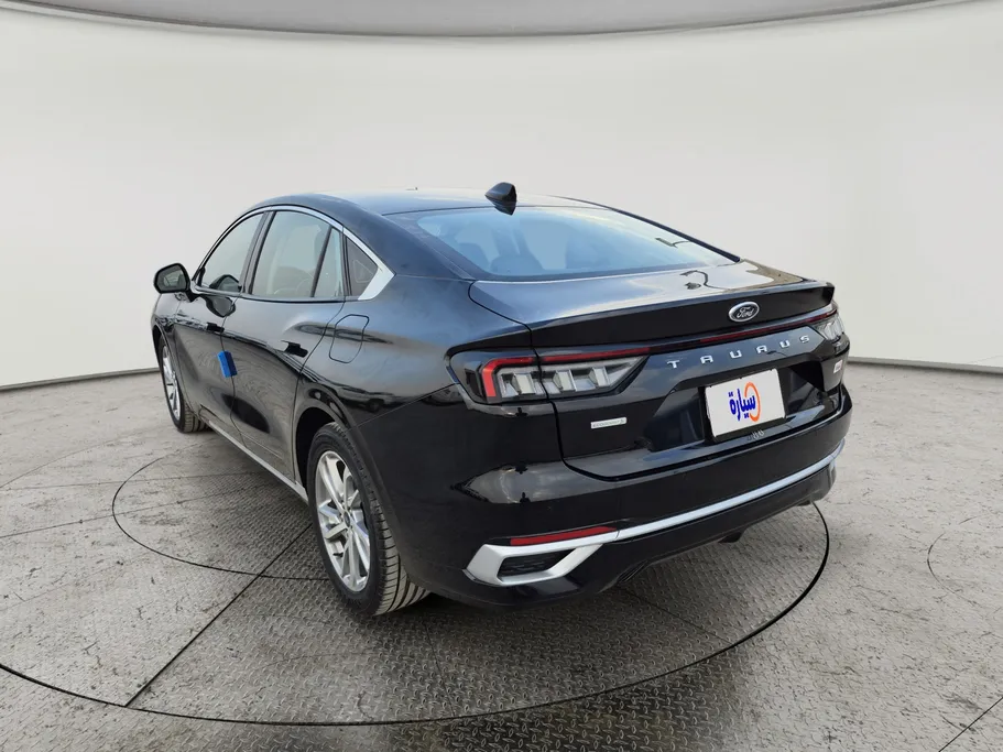 2023 فورد Taurus ترند 