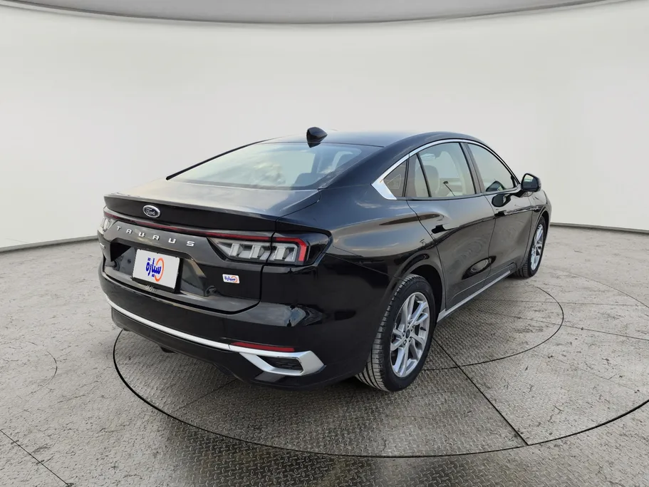 2023 فورد Taurus ترند 