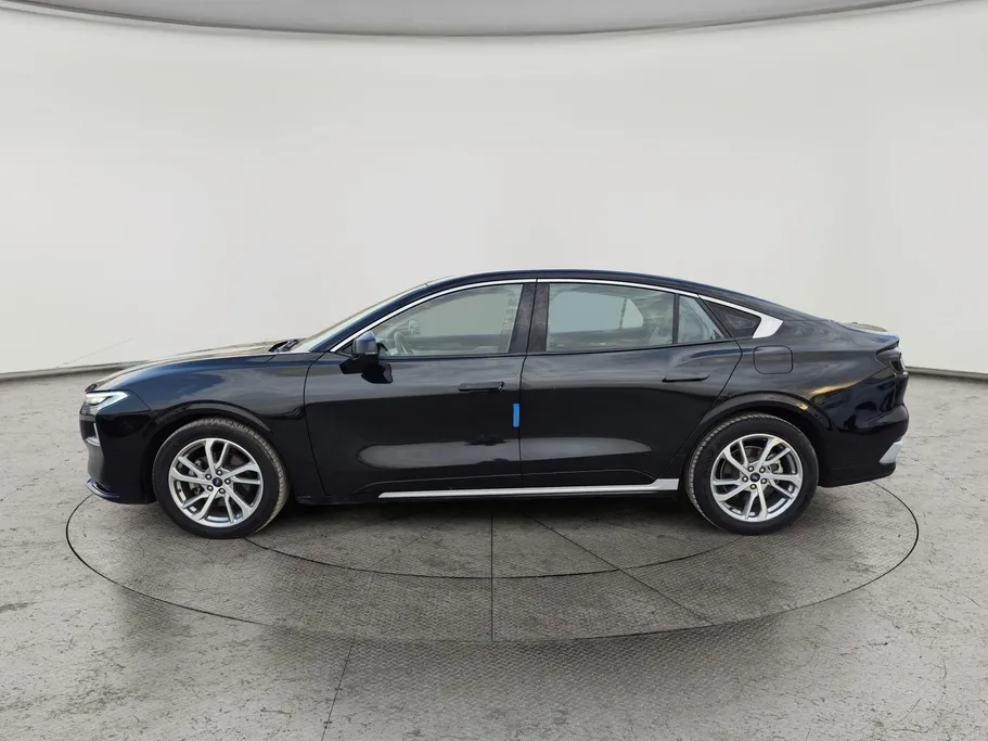 2023 فورد Taurus ترند 