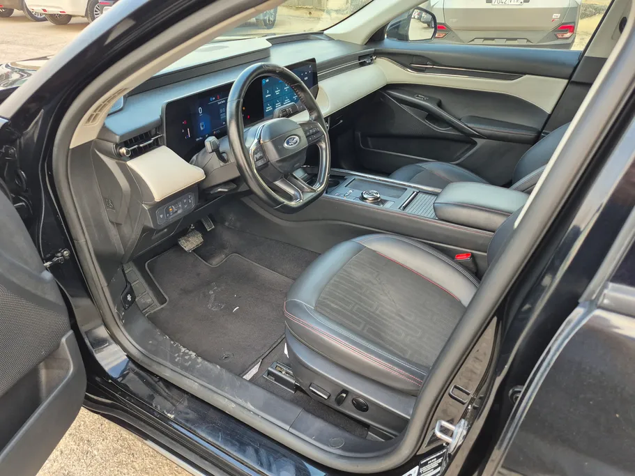 2023 فورد Taurus ترند 