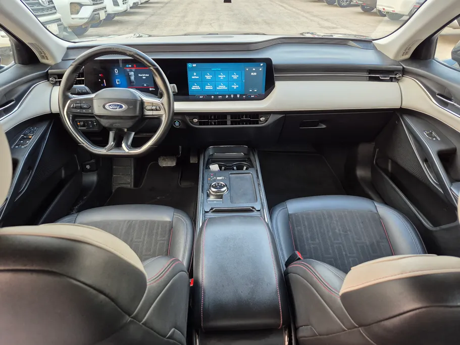 2023 فورد Taurus ترند 