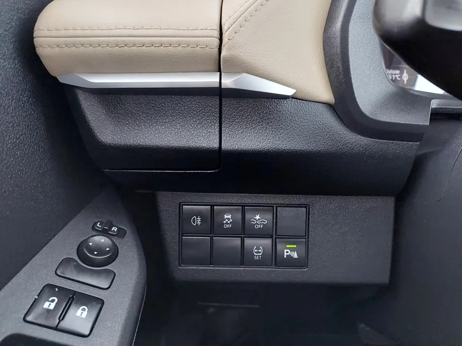 2023 Toyota Yaris  Y Plus 