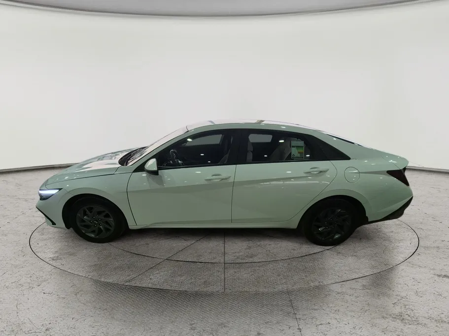 2024 Hyundai Elantra Smart 