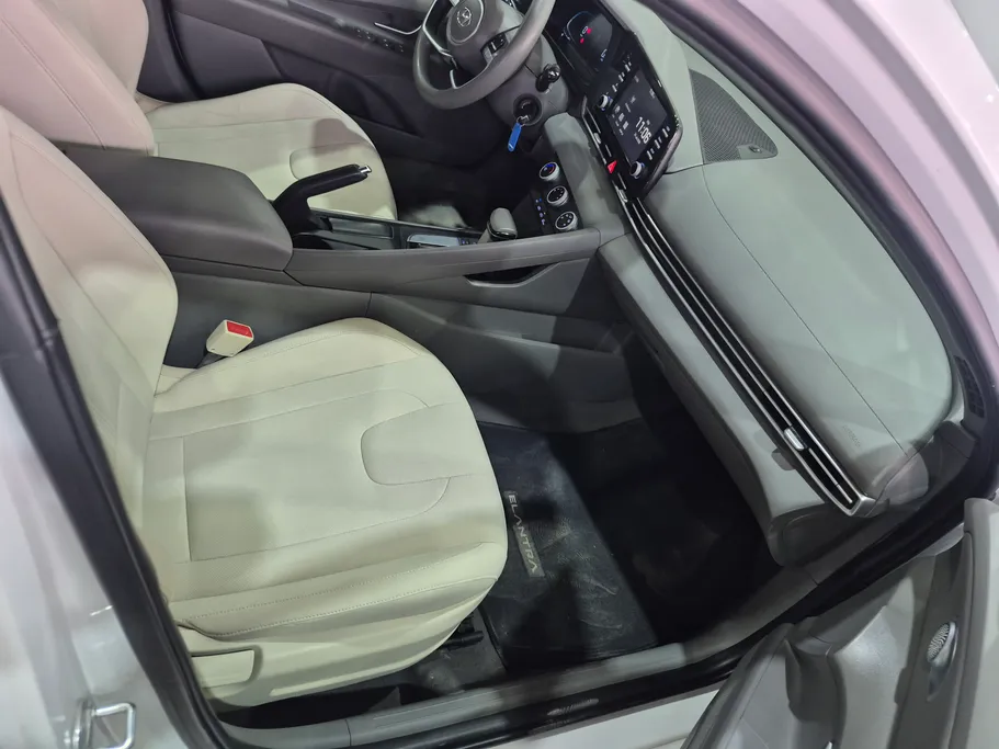 2024 Hyundai Elantra Smart 