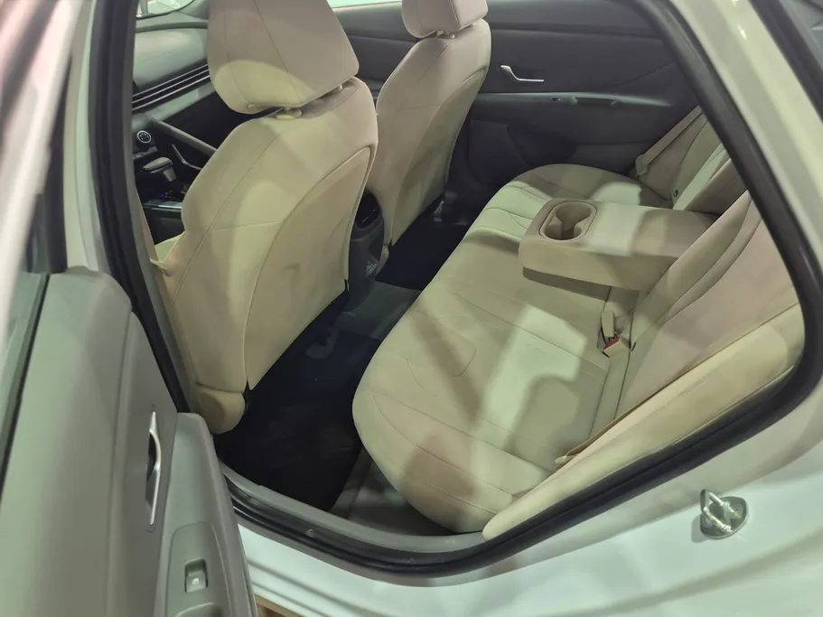 2024 Hyundai Elantra Smart 