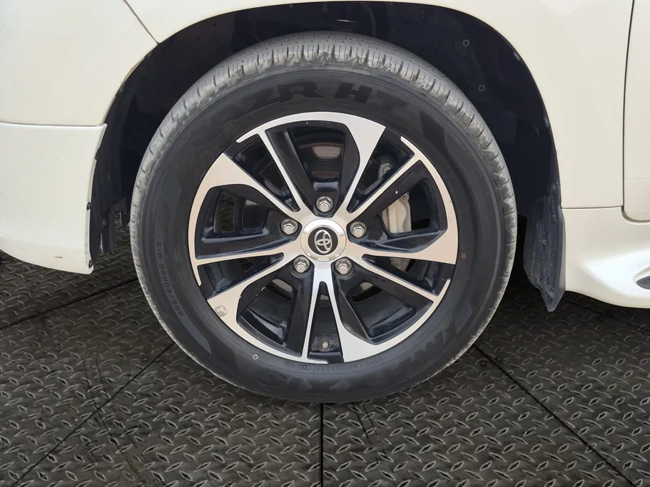 2021 Toyota Land Cruiser Grand Touring 