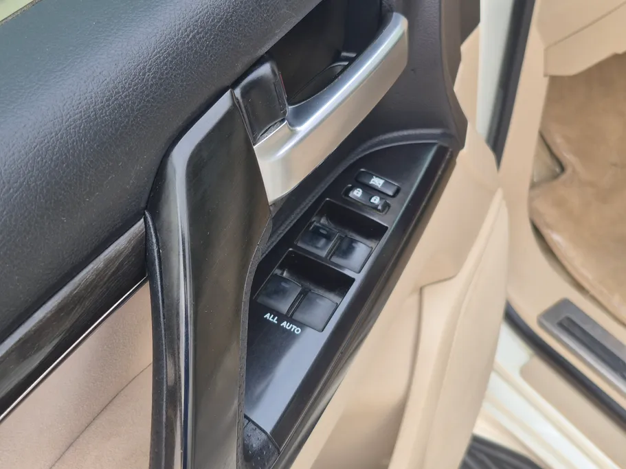 2021 Toyota Land Cruiser Grand Touring 