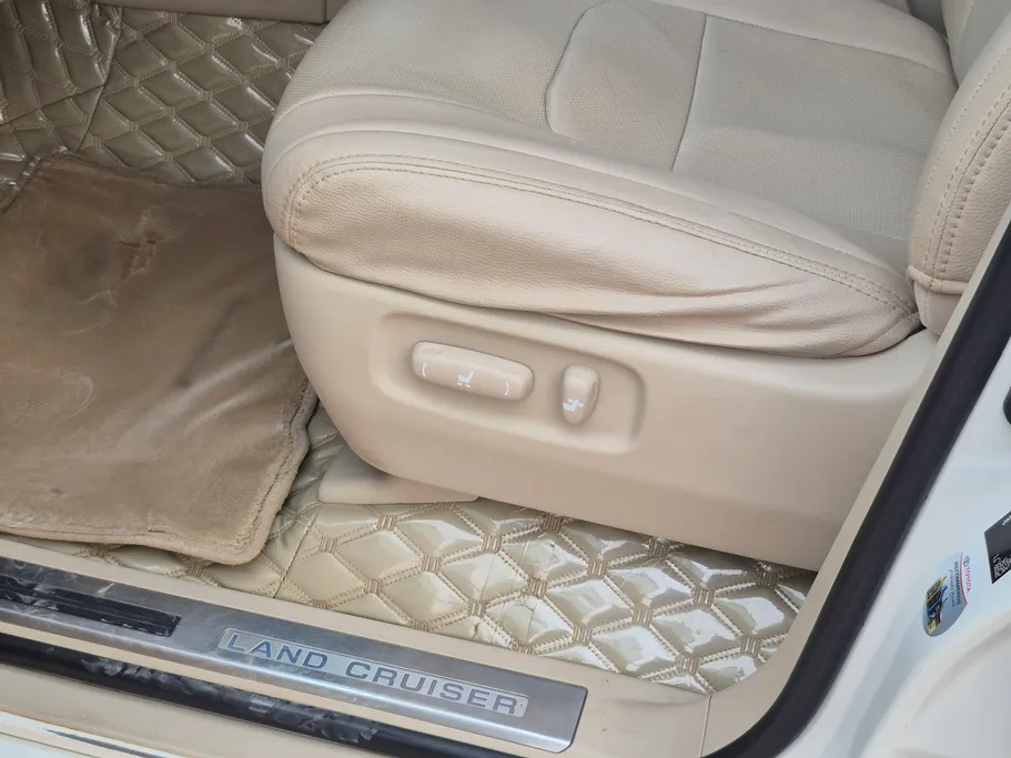 2021 Toyota Land Cruiser Grand Touring 
