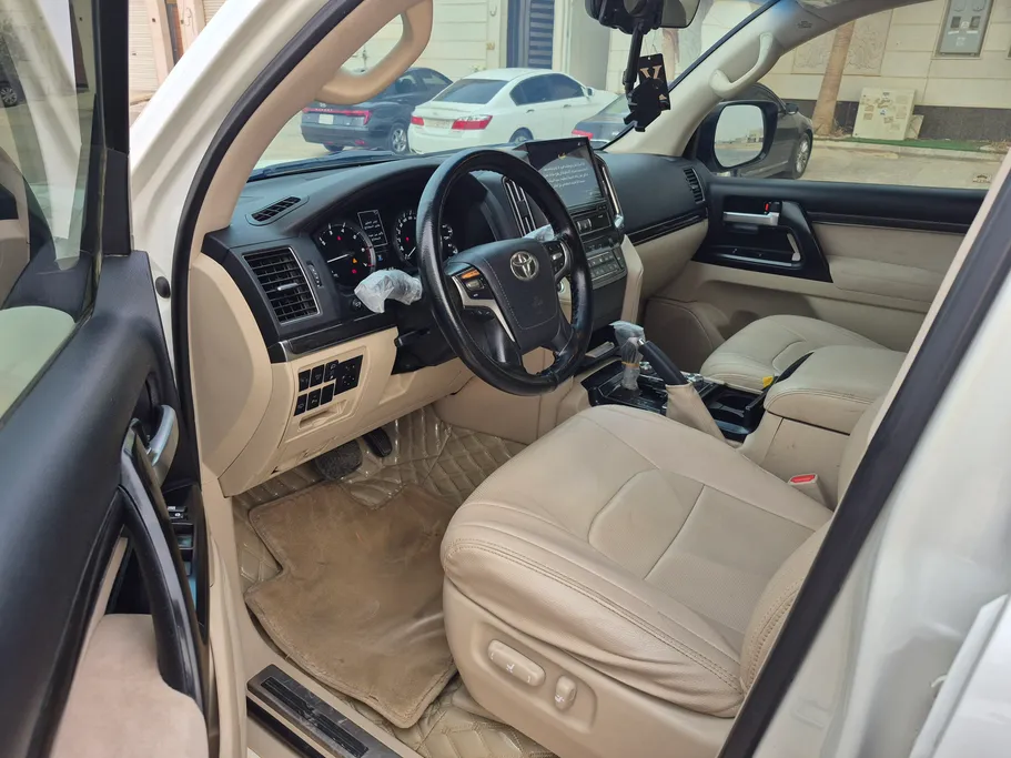 2021 Toyota Land Cruiser Grand Touring 