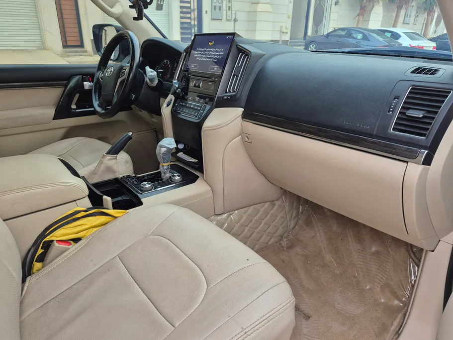 2021 Toyota Land Cruiser Grand Touring 