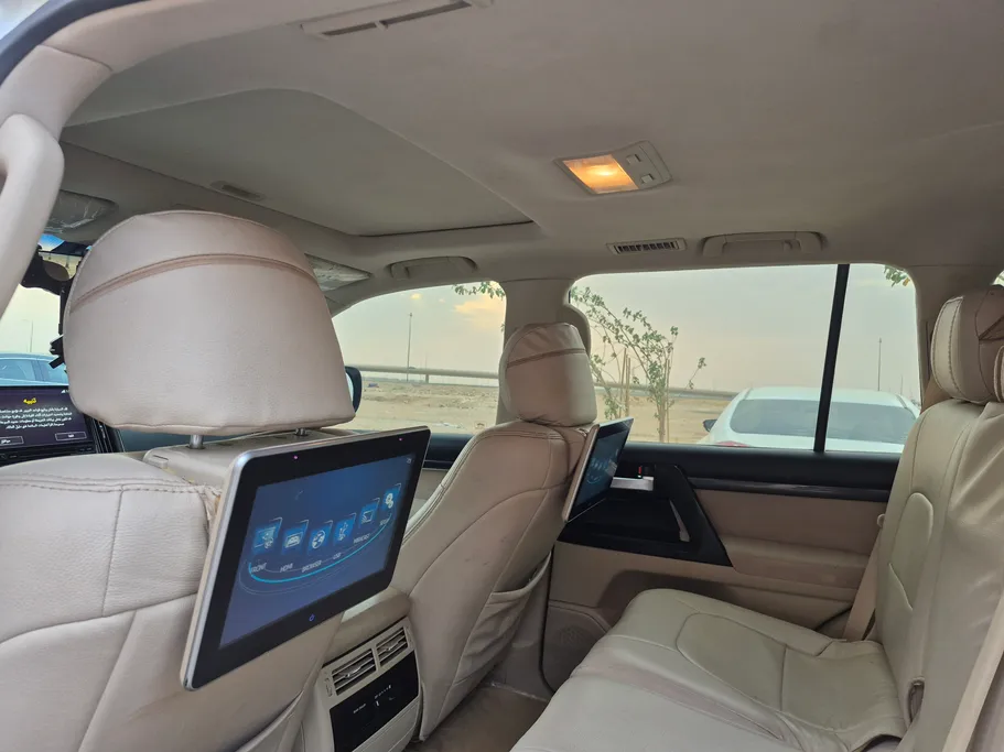 2021 Toyota Land Cruiser Grand Touring 