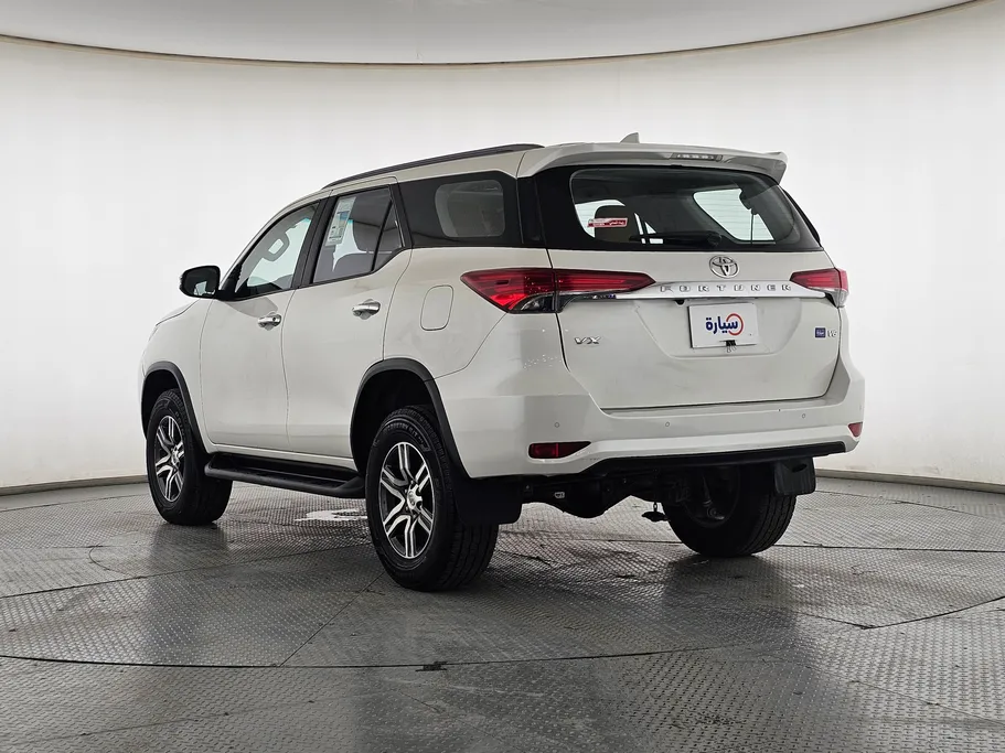 2022 تويوتا Fortuner VX1 