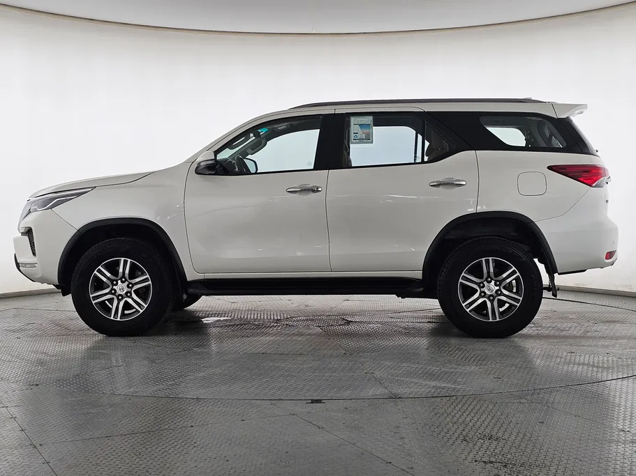 2022 تويوتا Fortuner VX1 