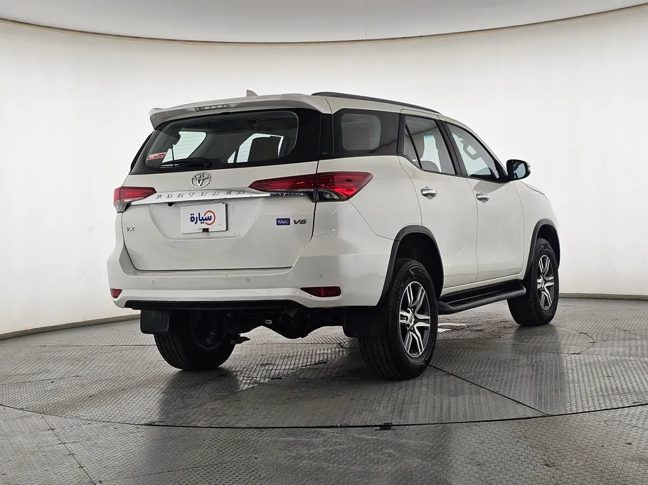 2022 تويوتا Fortuner VX1 