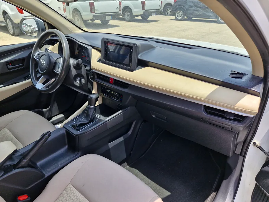 2023 Toyota Yaris  Y 