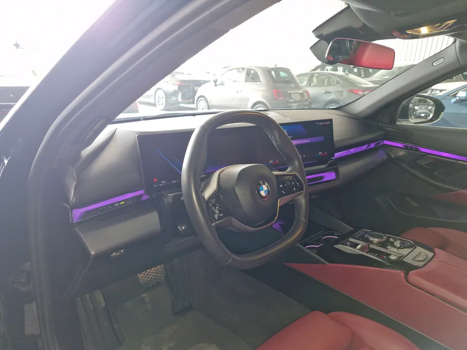 بي ام دبليو الفئة الخامسة 520i 2024 