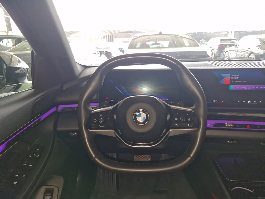 بي ام دبليو الفئة الخامسة 520i 2024 
