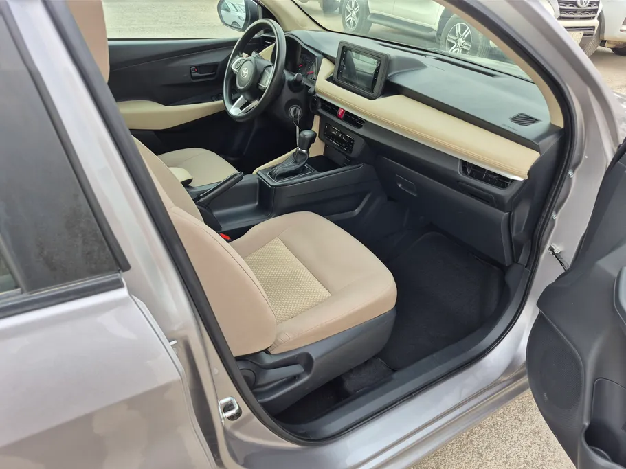 2023 Toyota Yaris  Y 