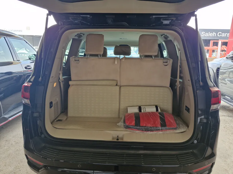 2025 Toyota Land Cruiser GXR 