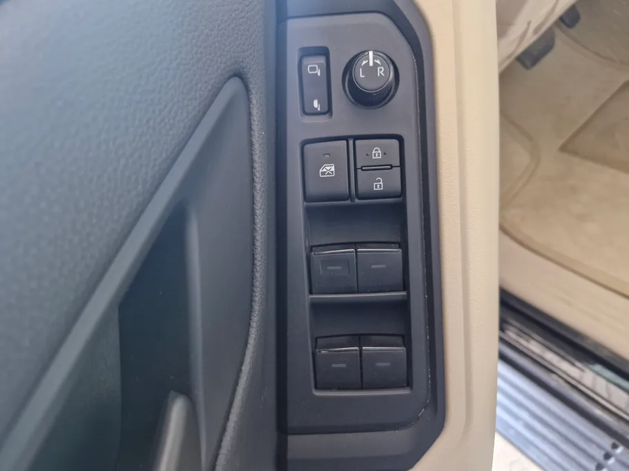 2025 Toyota Land Cruiser GXR 