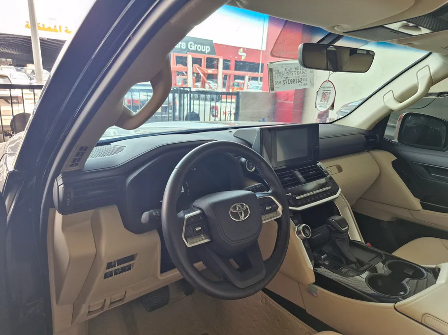 2025 Toyota Land Cruiser GXR 
