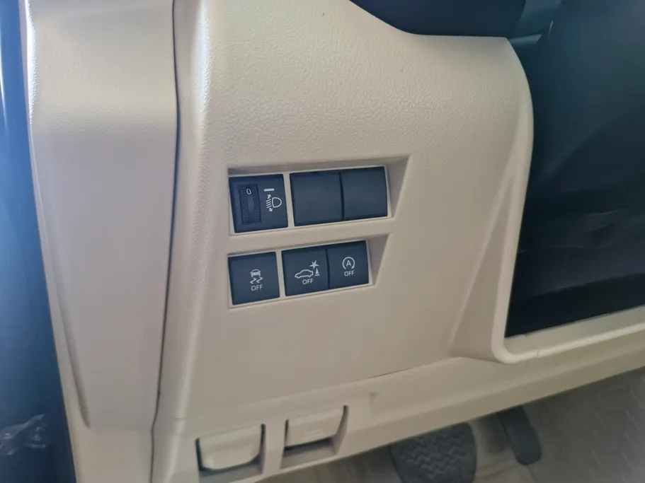 2025 Toyota Land Cruiser GXR 